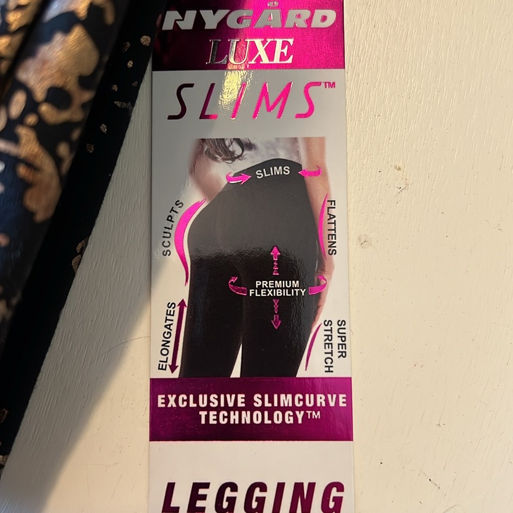 NEW Womenโs Luxe Nygard Slims Black Gold Leggings Slimcurve Technology Small - Picture 9 of 9